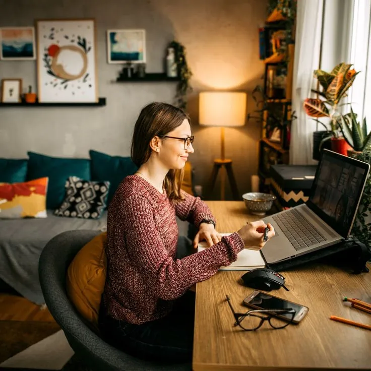 Solo desk with minimalist accessories